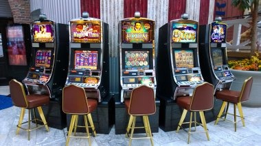 Interface live casino bebekslot dengan permainan blackjack, roulette, dan baccarat dari dealer profesional